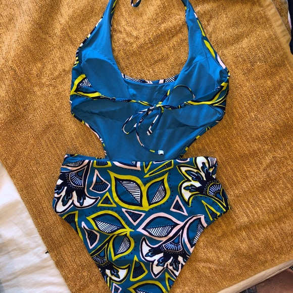 Aerie one piece swim suit size medium - Picture 4 of 9